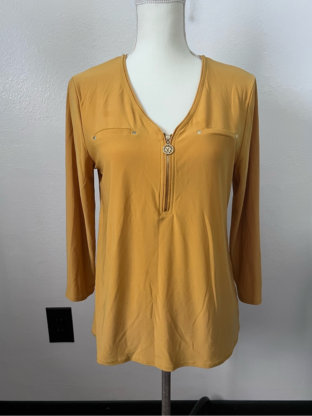 Anne Klein Yellow Gold V Neck Zip Blouse Size S